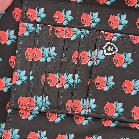 NWOT VERA BRADLEY WRISTLET/WALLET - Picture 10 of 16